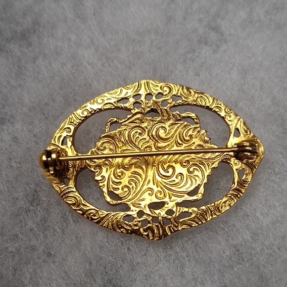 Vtg Gold Tone Filigree Brooch with Blue Rose Center On A Black Cabochon 1 1/2" - Picture 2 of 7